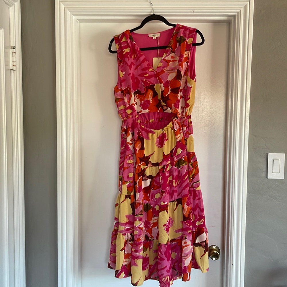 NWT summer floral dress with Mid cutout